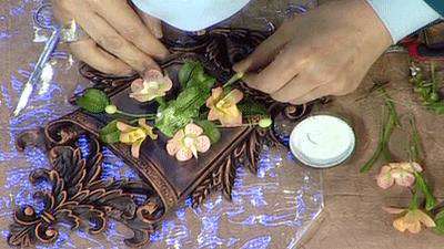 مونتاژ گل چینی