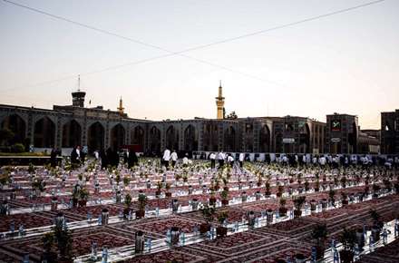 مراسم افطار در حرم مطهر رضوی