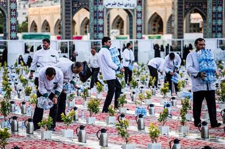 مراسم افطار در حرم مطهر رضوی