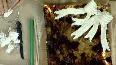 گل چینی روی ظرف سرامیک (1)