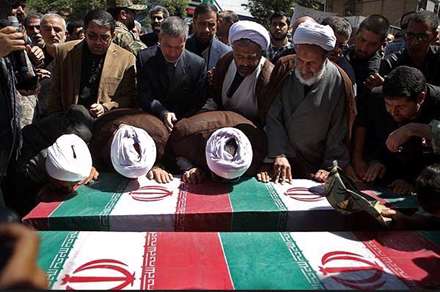 خاکسپاری دو شهید غواص در حوزه هنری