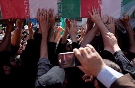 خاکسپاری دو شهید غواص در حوزه هنری