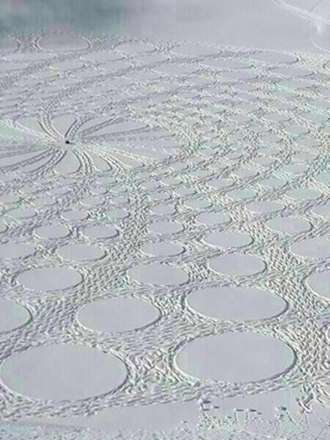 نقاشی هایی هنرمندانه و جالب روی برف ها