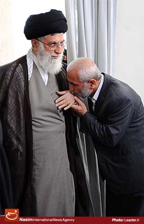 سردار همدانی در کنار مقام معظم رهبری