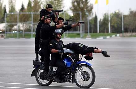 مانور اقتدار یگان های ویژه نیروی انتظامی