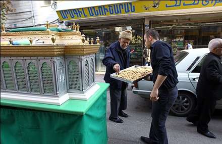 نذری ارامنه تهران در روز عاشورا