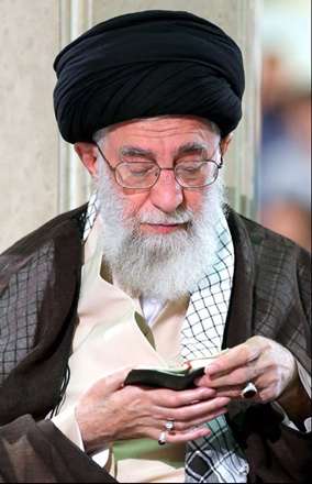 قرآن منسوب به دستخط مبارک امام حسین(ع) اهدایی مقام معظم رهبری+عکس