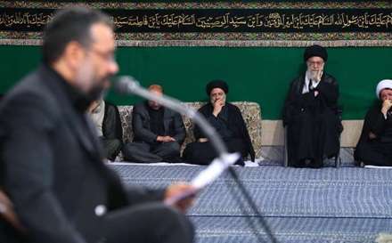 عزاداری شب عاشورا با حضور رهبر معظم انقلاب