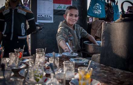 حضور کودکان در جاده نجف-کربلا