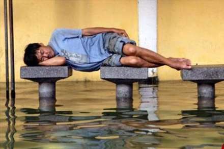 خوابیدن در شرایط سخت