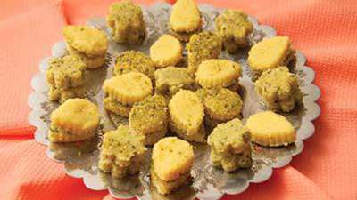 شیرینی بادام