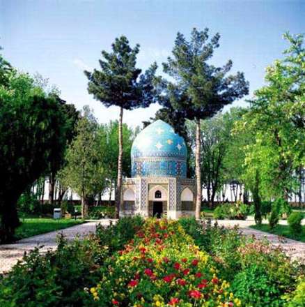 معماری آرامگاه عطار نیشابوری در گذر زمان