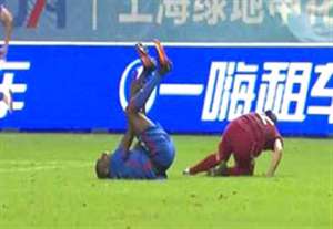 شکستن وحشتناک پای دمبابا در دربی شانگهای