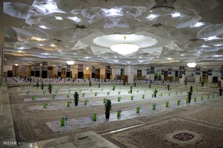 ضیافت افطاری در حرم حضرت معصومه سلام الله علیها