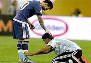 سجده جیمی جامپ برابر مسی در جریان بازی با آمریکا!