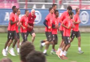 شوخی خنده دار ریبری و مربی بایرن در تمرینات