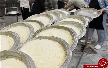 آماده سازی افطار در آشپزخانه حرم امام رضا(ع)