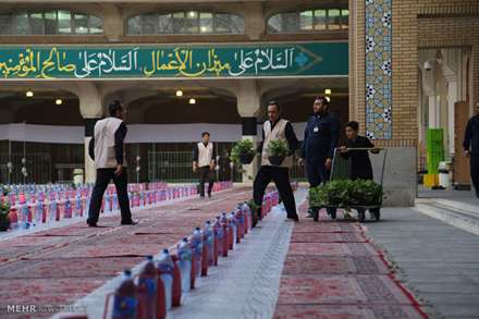 ضیافت افطاری در حرم حضرت معصومه سلام الله علیها