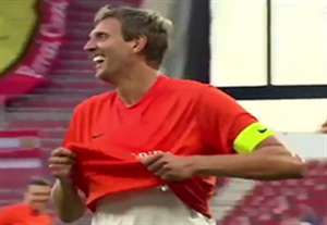 مسخره کردن پنالتی زازا توسط نویتسکی