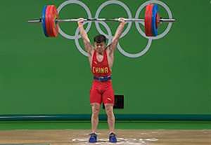 لحظه رکورد شکنی کینگ کوان لانگ در وزنه برداری 56 کیلوگرم