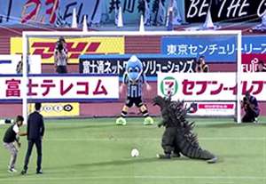 وقتی گودزیلا پنالتی می زند!