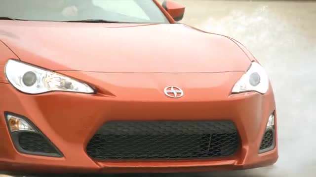 اسلوموشن حرکت ماشین در آب