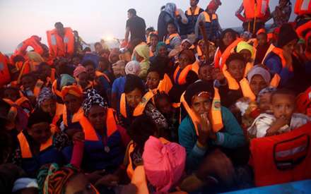 لحظه نجات مهاجران از آب‌های مدیترانه