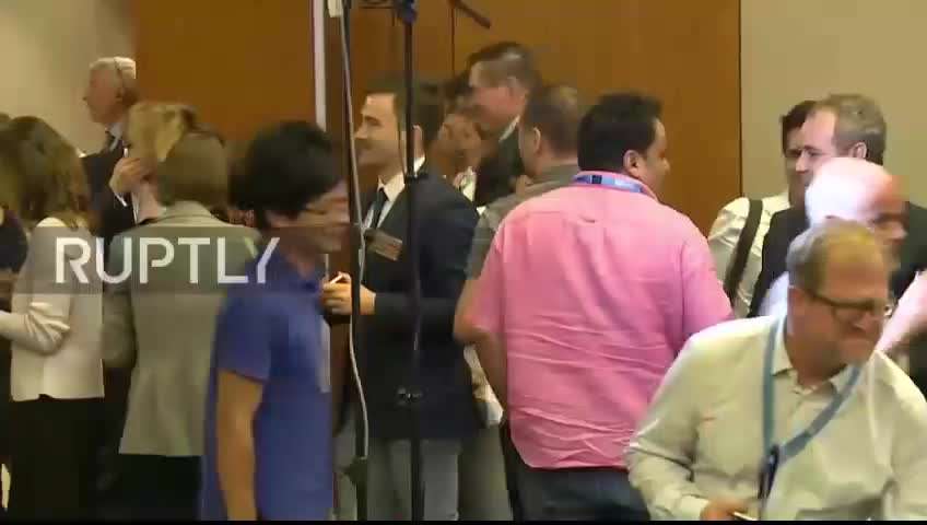 لاوروف به خبرنگاران پیتزای آمریكایی داد! 