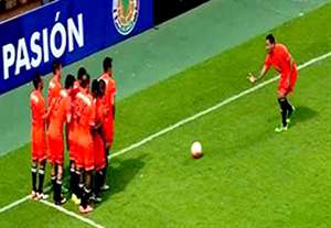 خوشحالی بعد از گل به سبک بولینگ!