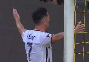 خلاصه بازی  گلکسی 4-2 اورلاندوسیتی (گلزنی رابی کین و دوس سانتوس)