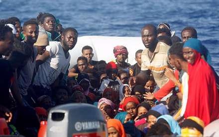 لحظه نجات مهاجران از آب‌های مدیترانه