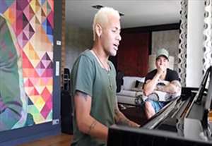 وقتی نیمار خواننده می شود