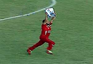 ورود جیمی جامپ به زمین زمین با عکس هادی نوروزی