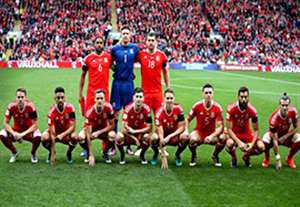 گرت بیل و عکس های تیمی عجیب ولز