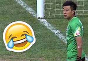 گلهای عجیب و شانسی در دنیای فوتبال