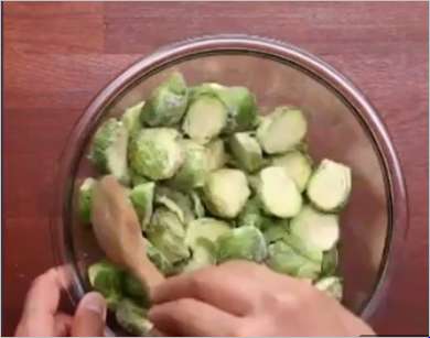 کلم بروکسل تنوری با سیر و پامزان