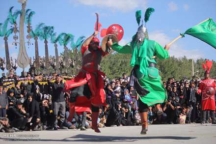 مراسم سنتی تعزیه خوانی ظهر عاشورا در قتلگاه بیرجند