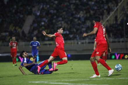 دیدار تیم‌های فوتبال استقلال خوزستان و پرسپولیس