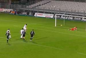 اگه نمیتونی پنالتی نزن!