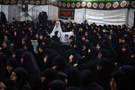 مراسم عزاداری شام غریبان با حضور مقام معظم رهبری