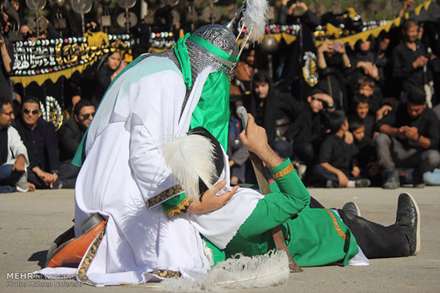 مراسم سنتی تعزیه خوانی ظهر عاشورا در قتلگاه بیرجند