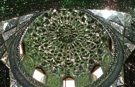 حرم شاه چراغ از نگاه بیگانه