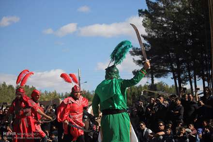 مراسم سنتی تعزیه خوانی ظهر عاشورا در قتلگاه بیرجند