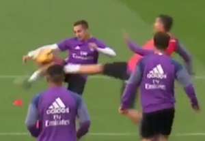 خطای خطرناک رونالدو بر روی واسکز در تمرینات رئال