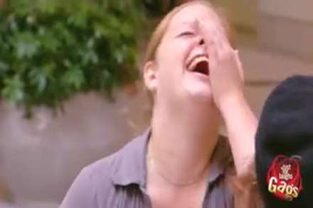 تصویر متحرک دوربین مخفی نقاشِ نابینا!