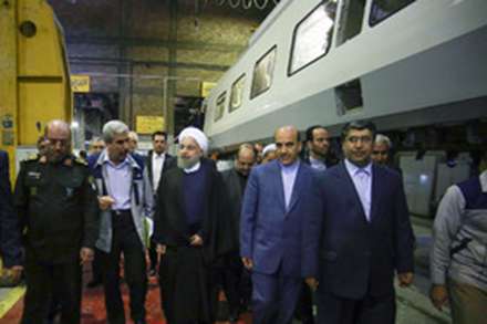 بازدید رییس جمهور از واگن سازی پارس اراک