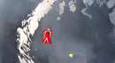 تصویر متحرک، پرواز خطرناک بر فراز کوه آتشفشان