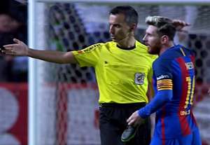 اخطار عجیب و غریب داور به مسی در بازی با سویا