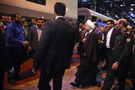 بازدید رییس جمهور از واگن سازی پارس اراک