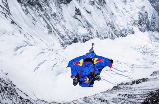 پرش از ارتفاع 7700 متری هیمالیا!